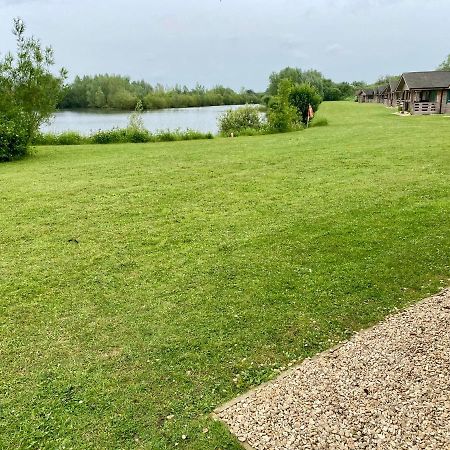 Reeds Lodge, Lake Pochard South Cerney Exterior photo